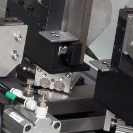 4 Macchina di taglio laterale automatico per bordo 0,6MPa Macchina di taglio per bordo per cartucce di aria condizionata
