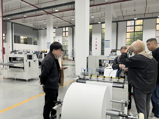 2025Y Nuova macchina di ripiegamento del filtro di carta ad aria completamente automatica senza divisori Condizione della linea di produzione