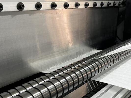 Linea di produzione per plissettatura in fibra di vetro ad alta temperatura con altezza piega di 300 mm