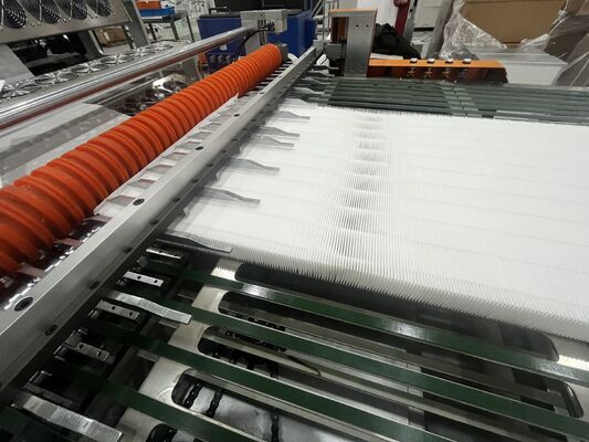 Linea di produzione di filtri ad alta efficienza altezza di piegatura 300 mm Linea di produzione di piegatura e collazione automatica di filtri HEPA