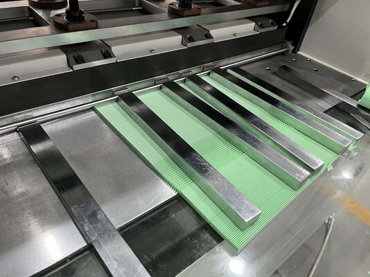 Produzione stabile, facile da usare, linea di produzione per filtro, piegatura e incollaggio, supporta il funzionamento continuo a lungo termine