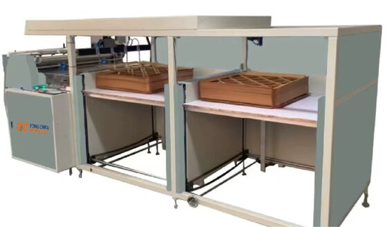 Macchina per l'impostazione e l'incollaggio di filtri con telaio in carta