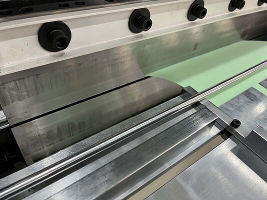 Macchina per la produzione di filtri a tasca ad alta efficienza per sacchi filtro dell'aria