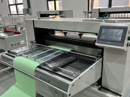 Piegatrice semiautomatica per carta filtro per soluzioni di filtrazione con flusso di lavoro ottimizzato e operazioni a basso consumo energetico